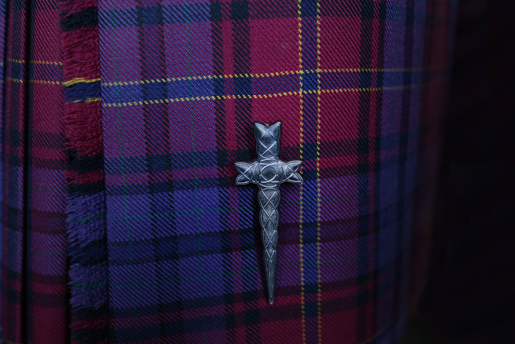 How to wear a kilt pin
